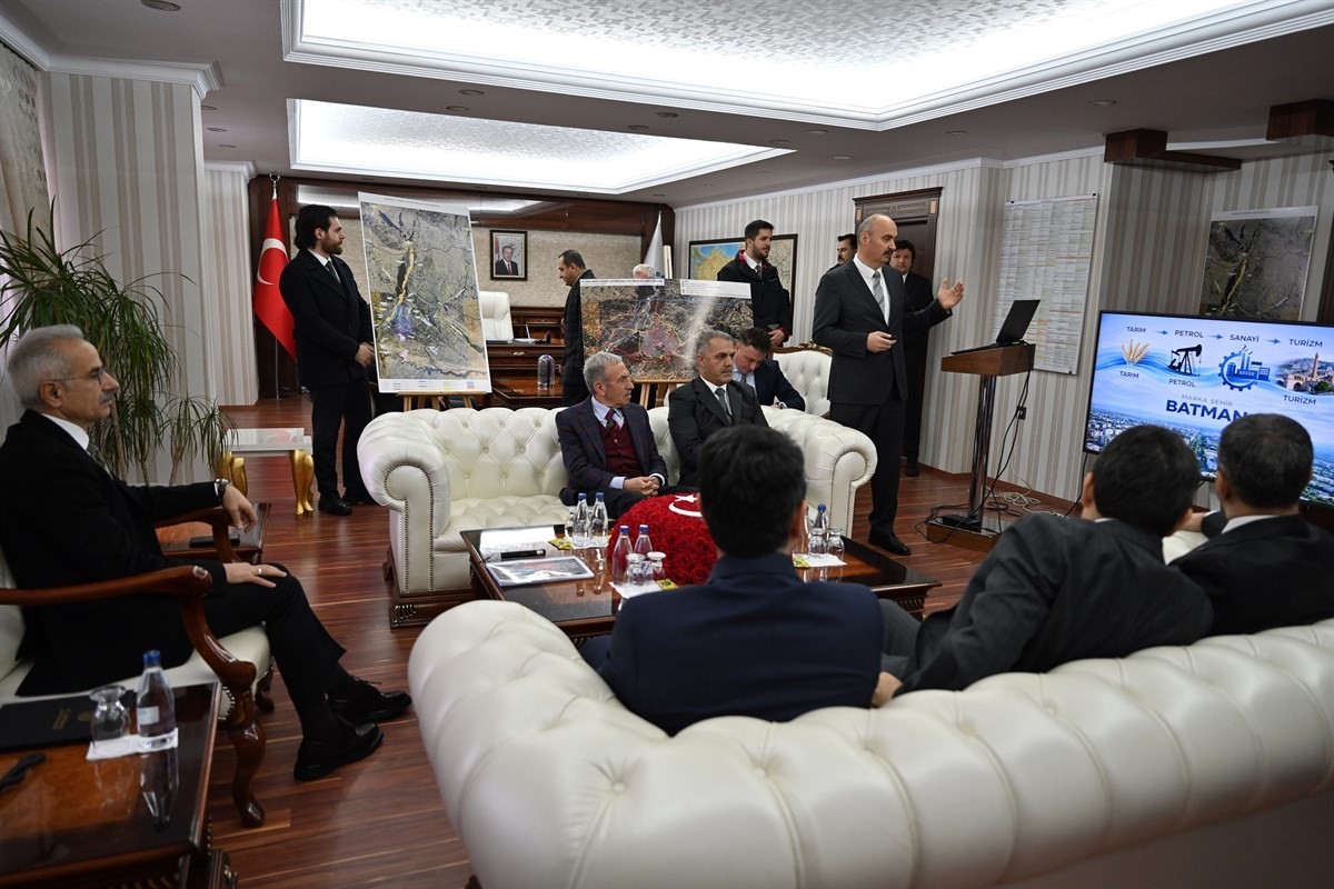 Ulaştırma ve Altyapı Bakanı Uraloğlu Batman’da
