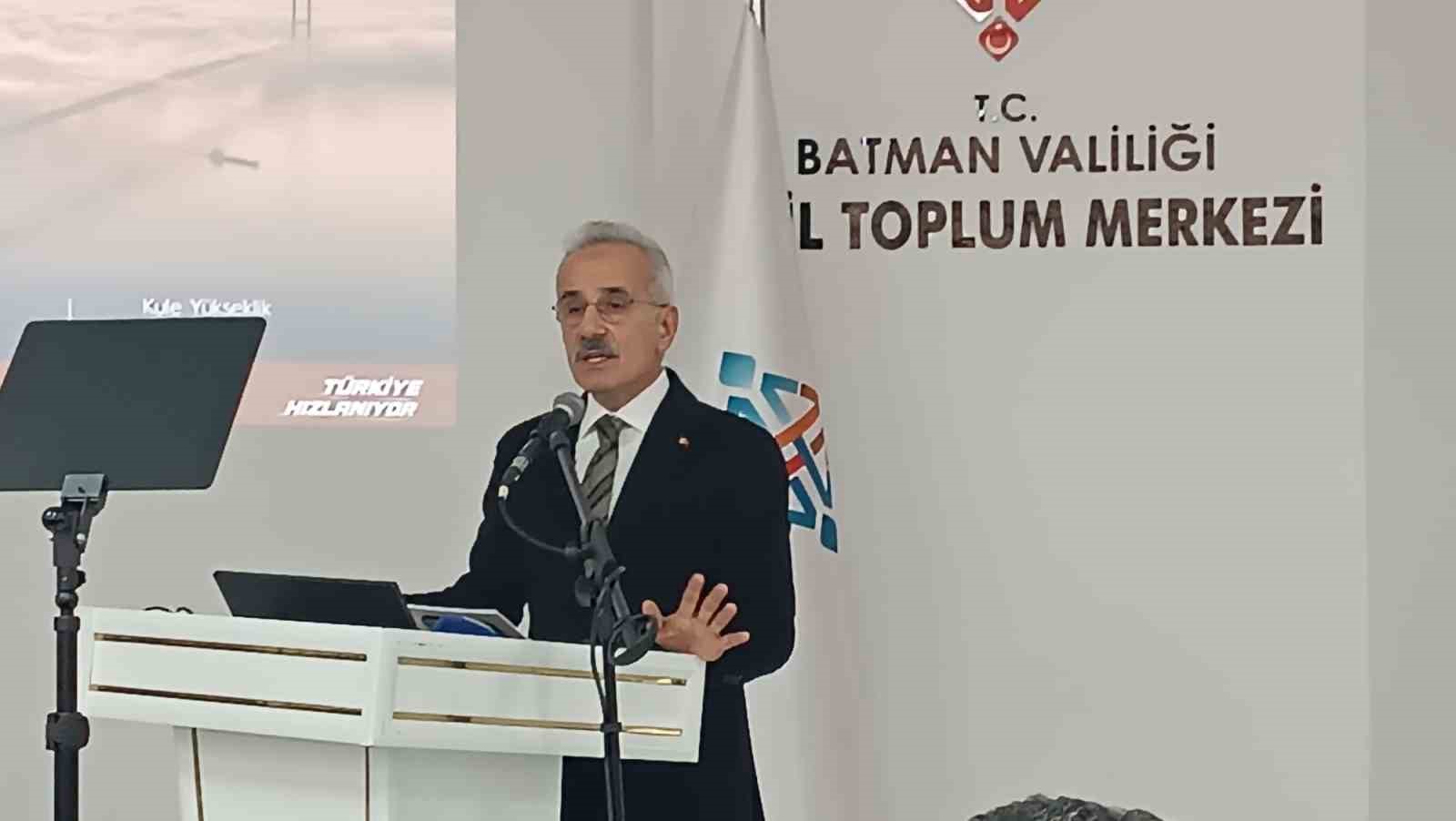 Ulaştırma ve Altyapı Bakanı Uraloğlu: "Terörü bitirmek üzere çok önemli bir sürecin kritik bir aşamasındayız"
Ulaştırma ve Altyapı Bakanı Uraloğlu: "Terörü bitirmek üzere çok önemli bir sürecin kritik bir aşamasındayız"