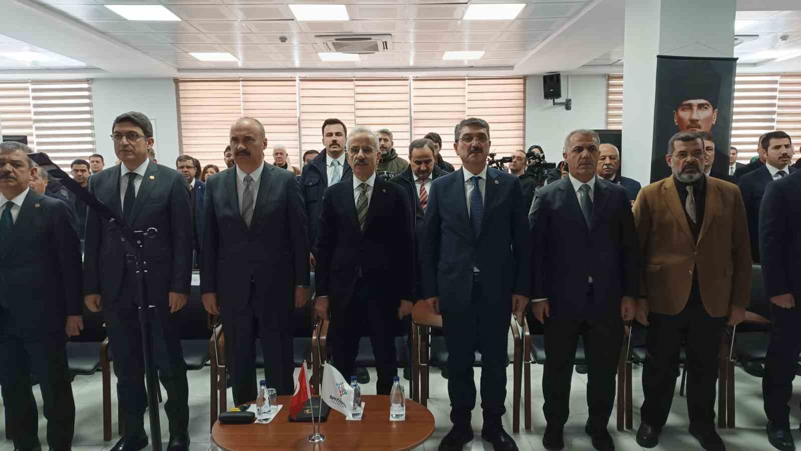 Ulaştırma ve Altyapı Bakanı Uraloğlu: "Terörü bitirmek üzere çok önemli bir sürecin kritik bir aşamasındayız"
Ulaştırma ve Altyapı Bakanı Uraloğlu: "Terörü bitirmek üzere çok önemli bir sürecin kritik bir aşamasındayız"