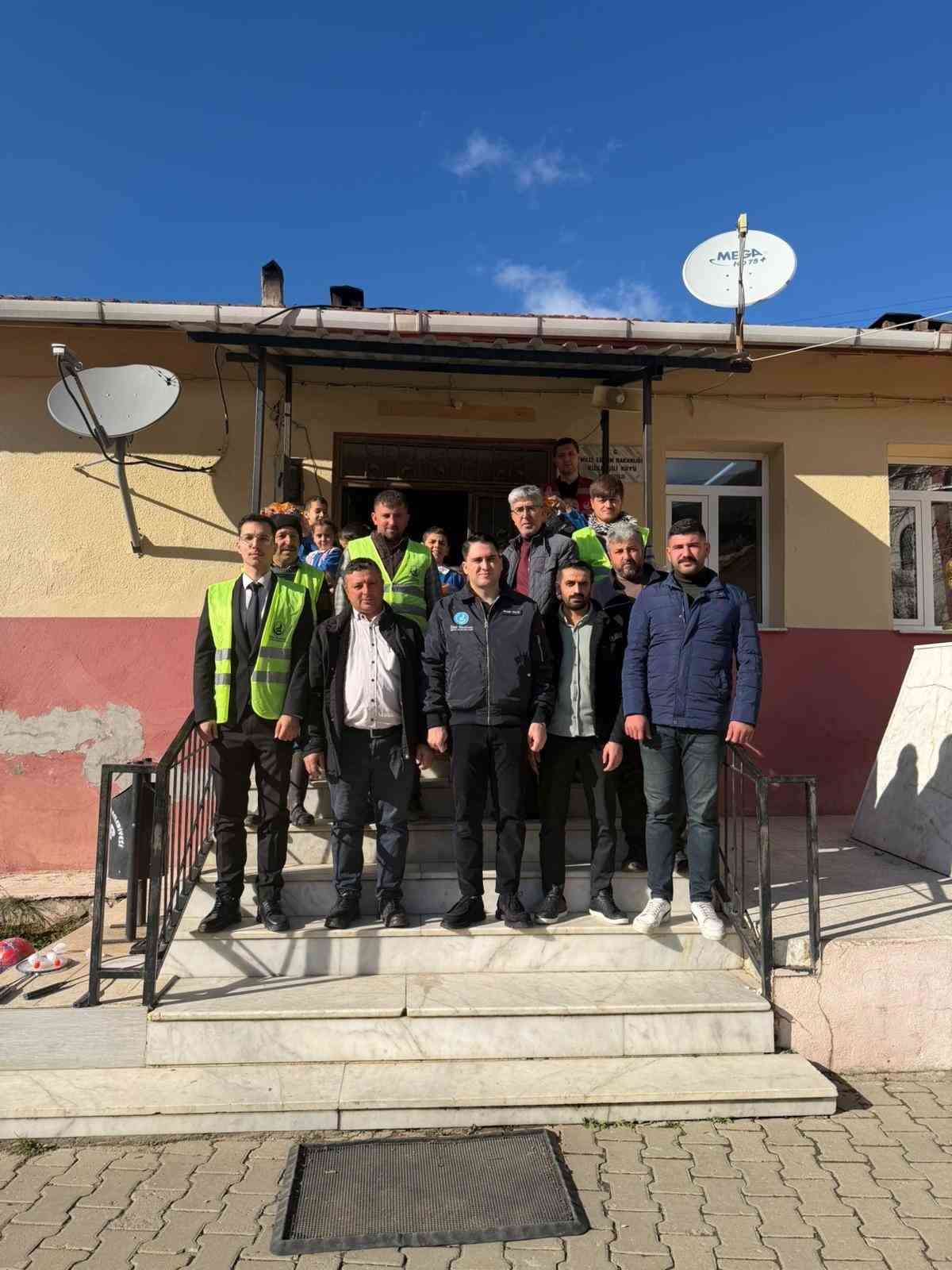 Ülkü Ocakları’ndan Bayındır Kızılkeçili İlkokulu’na eğitim desteği
