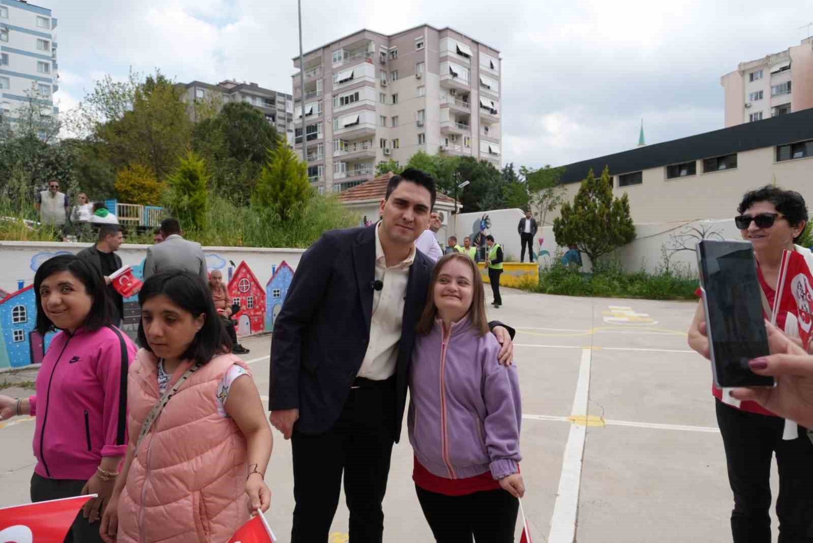 Ülkü Ocakları’ndan özel öğrencilerin okuluna 23 Nisan hediyesi sera
