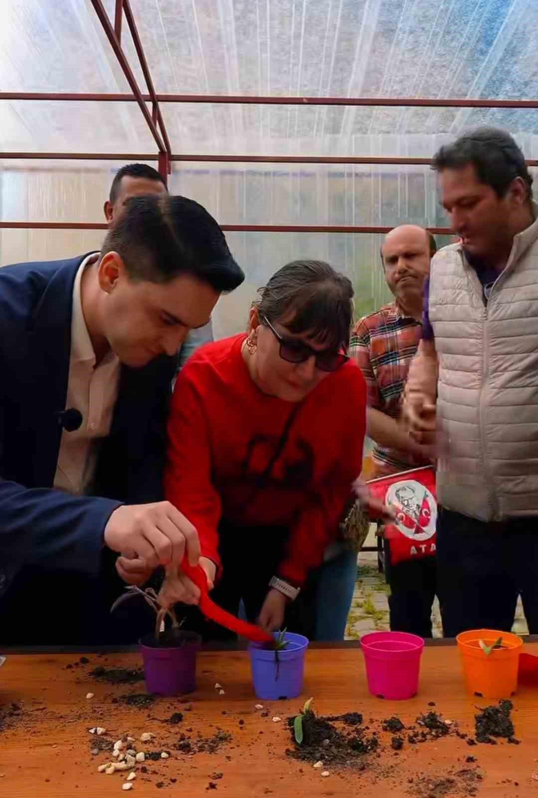 Ülkü Ocakları’ndan özel öğrencilerin okuluna 23 Nisan hediyesi sera
