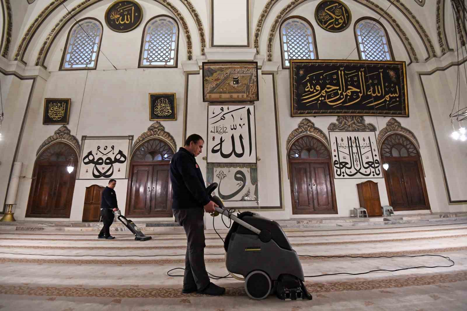Ulu Cami, teravihlere hazır
Ulu Cami, teravihlere hazır