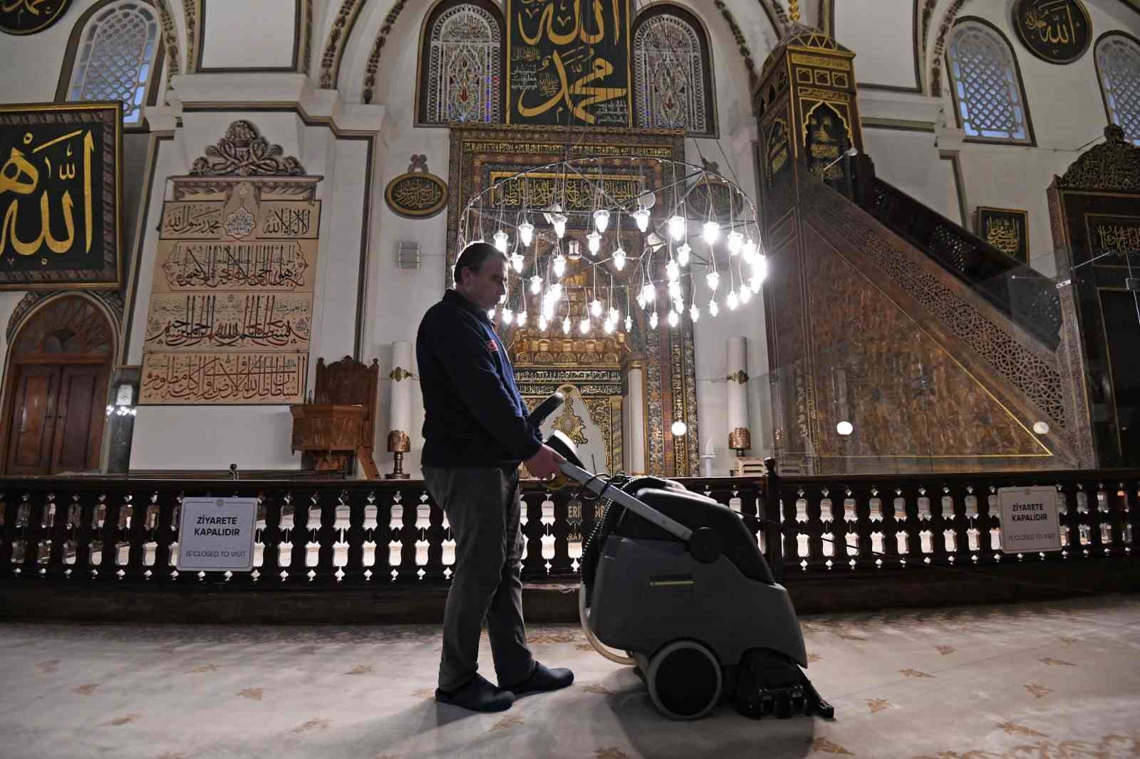 Ulu Cami, teravihlere hazır
Ulu Cami, teravihlere hazır