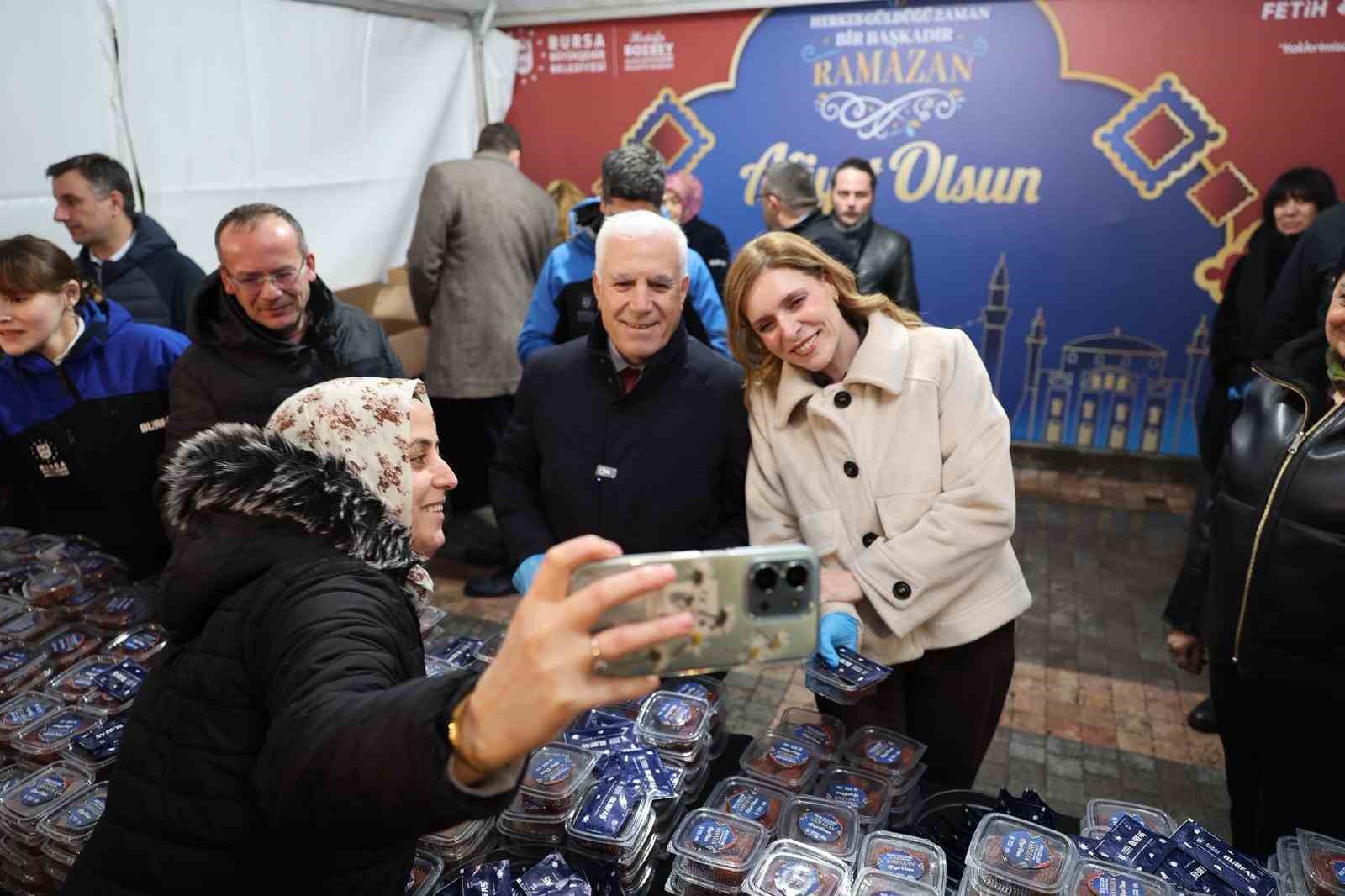 Ulu Cami’de Ramazan’a tatlı başlangıç
