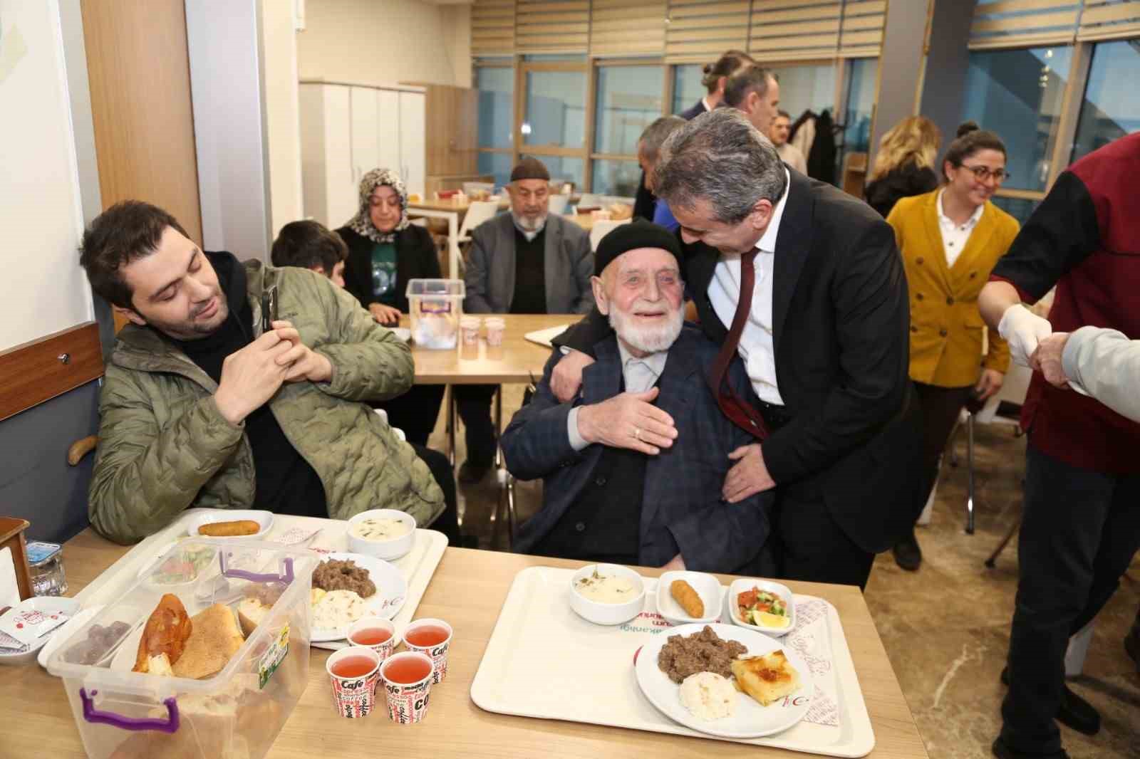 Ulu çınarlarla aynı sofrada anlamlı buluşma
