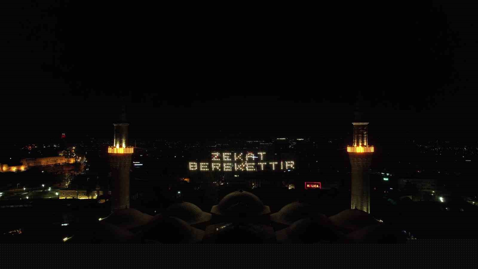 Ulucami’nin yeni mahyası Uludağ’dan görülüyor
