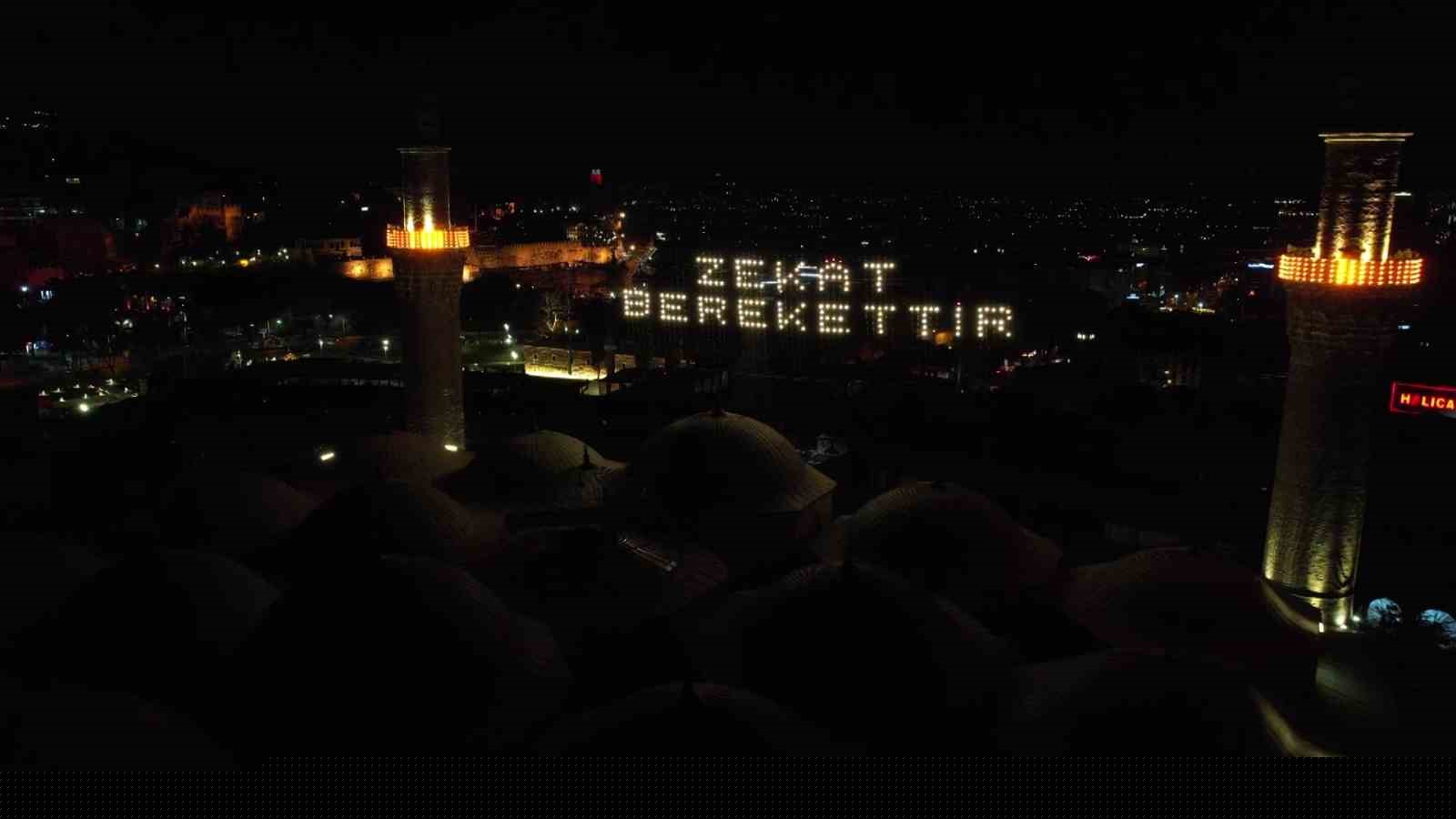 Ulucami’nin yeni mahyası Uludağ’dan görülüyor
