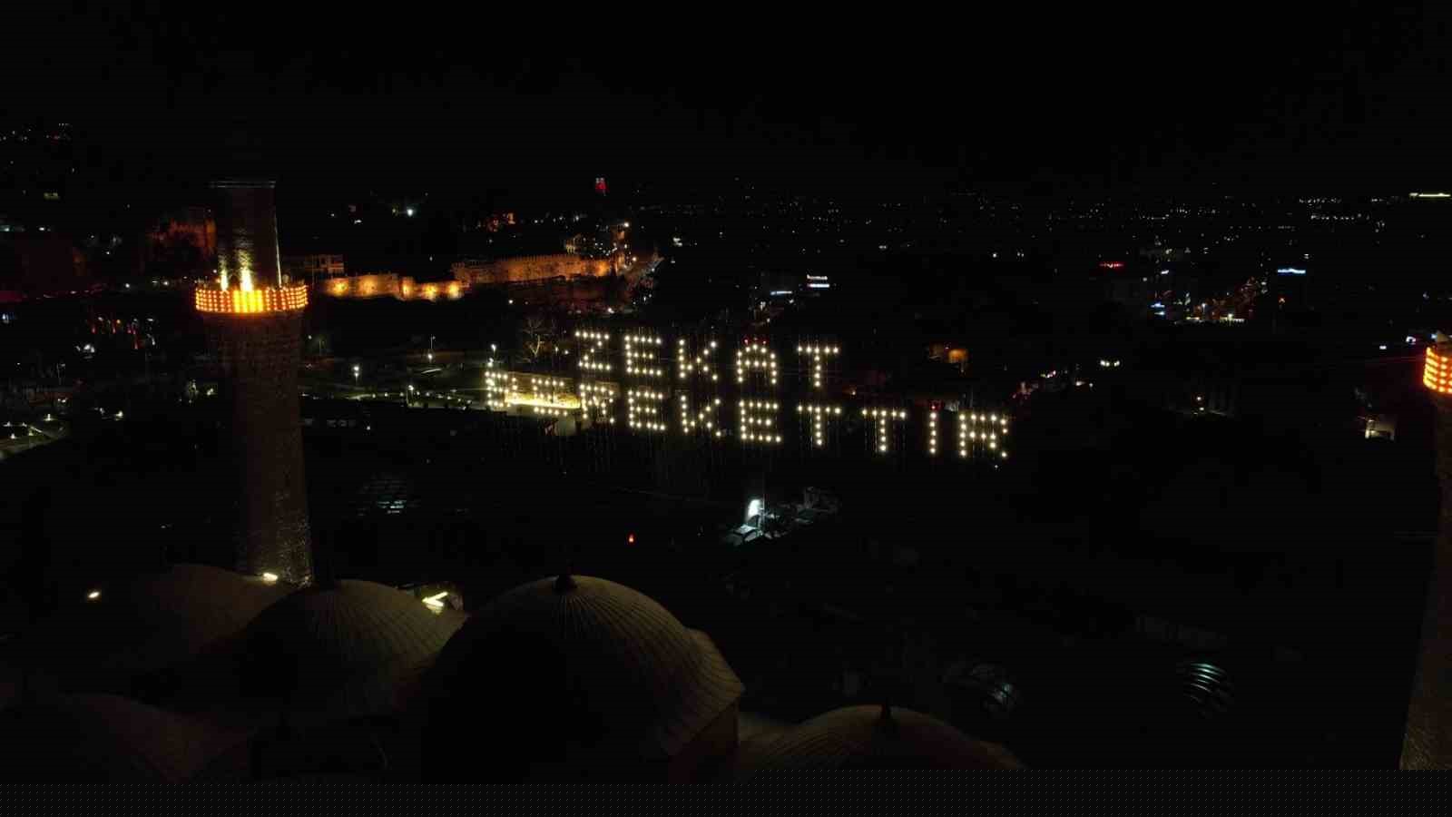 Ulucami’nin yeni mahyası Uludağ’dan görülüyor
