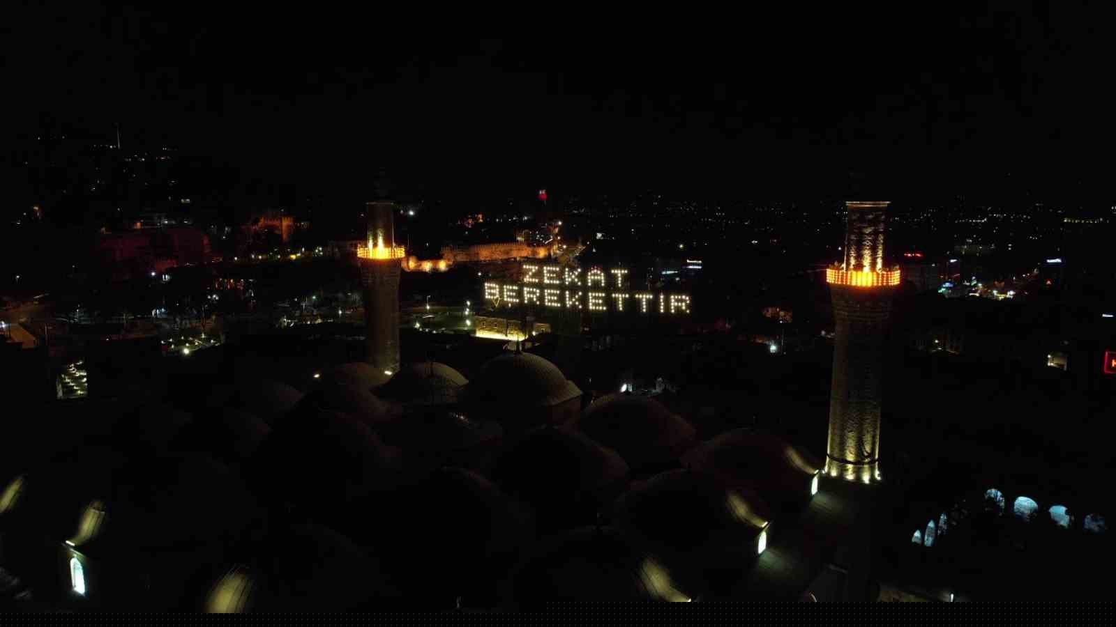 Ulucami’nin yeni mahyası Uludağ’dan görülüyor
