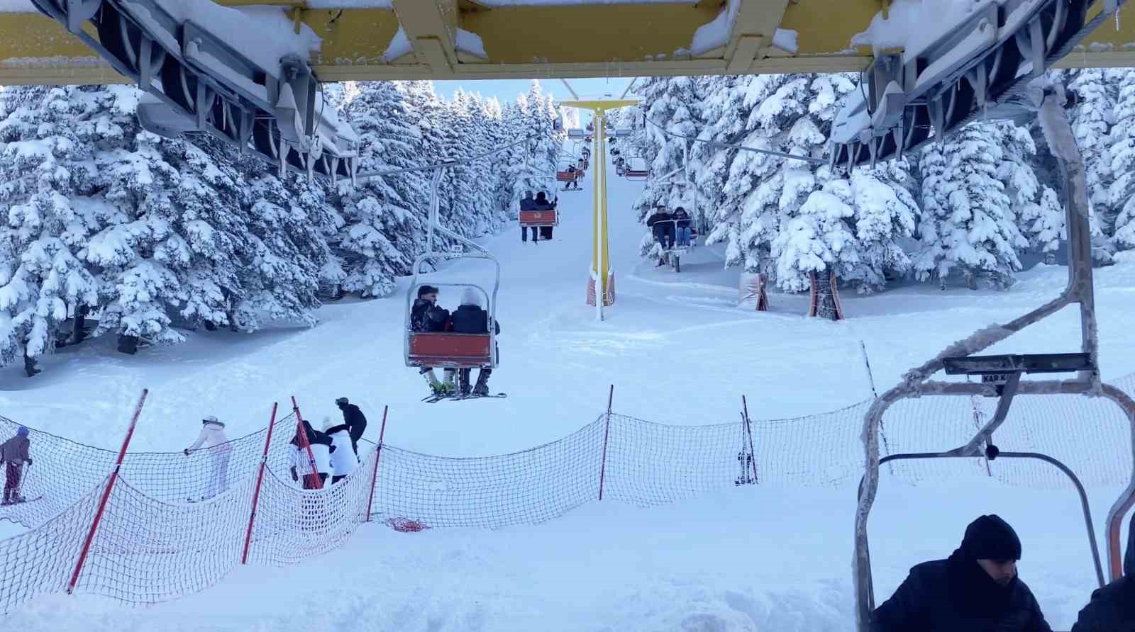 Uludağ rengarenk, sömestr cümbüşü yaşanıyor..
