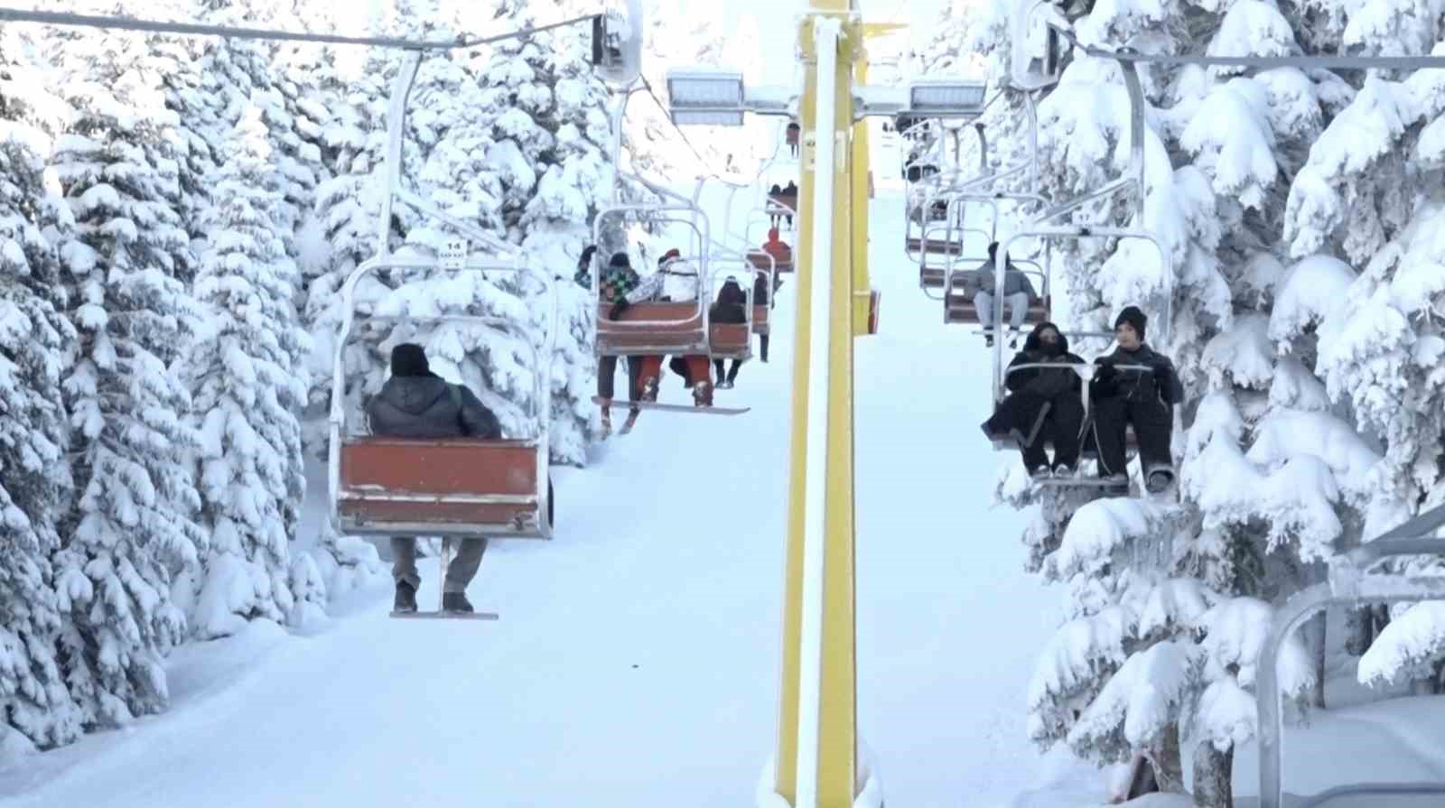 Uludağ rengarenk, sömestr cümbüşü yaşanıyor..

