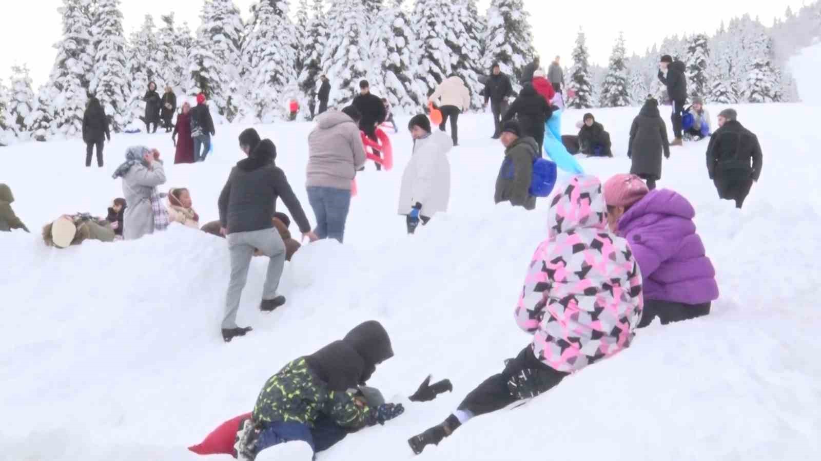 Uludağ, yarıyıl tatilinde yüzbinlerce kişiyi ağırladı
