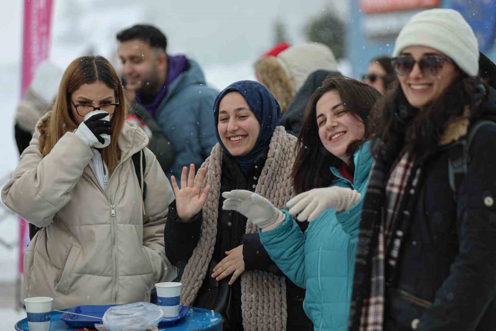 Uludağ zirvesinde gençlik buluşması
