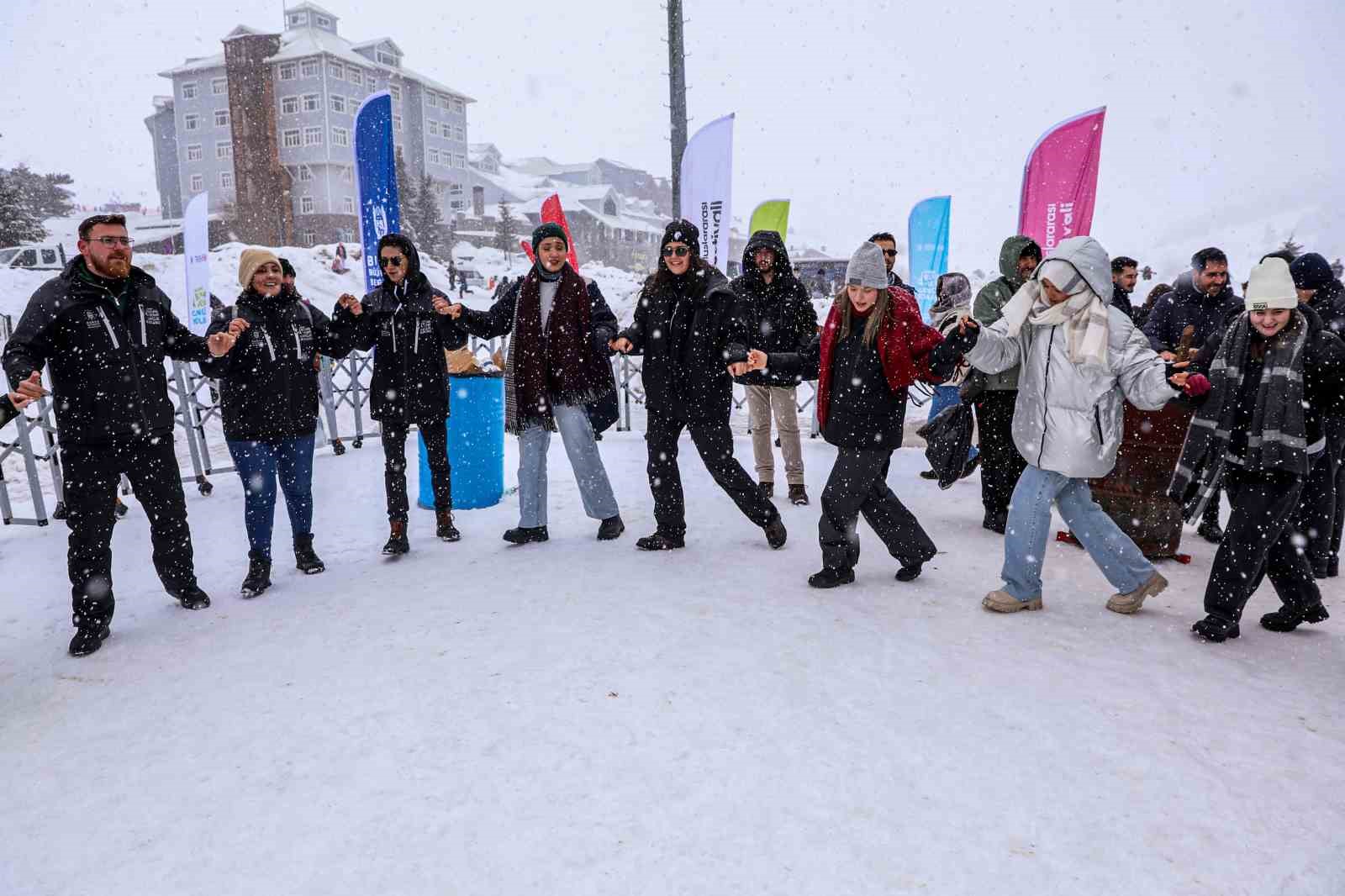 Uludağ zirvesinde gençlik buluşması
