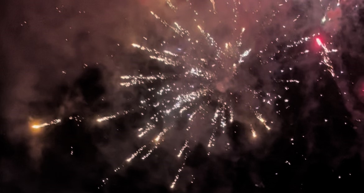 Uludağ’da 2026’ya coşkulu merhaba: Gökyüzü havai fişeklerle aydınlandı
