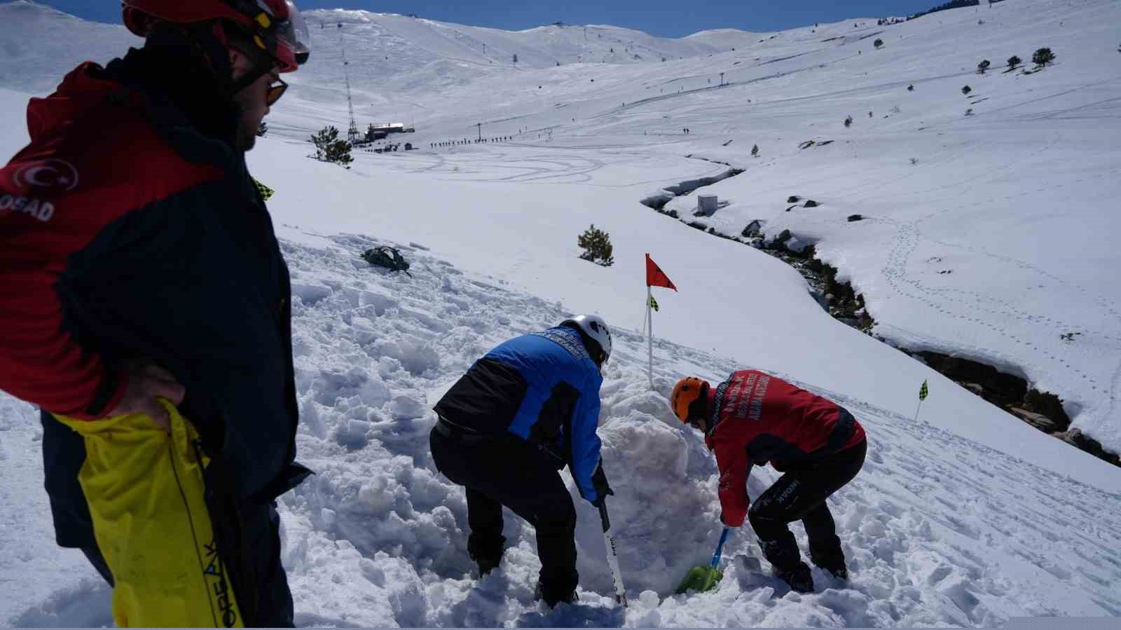 Uludağ’da çığ arama kurtarma tatbikatı gerçekleşti
