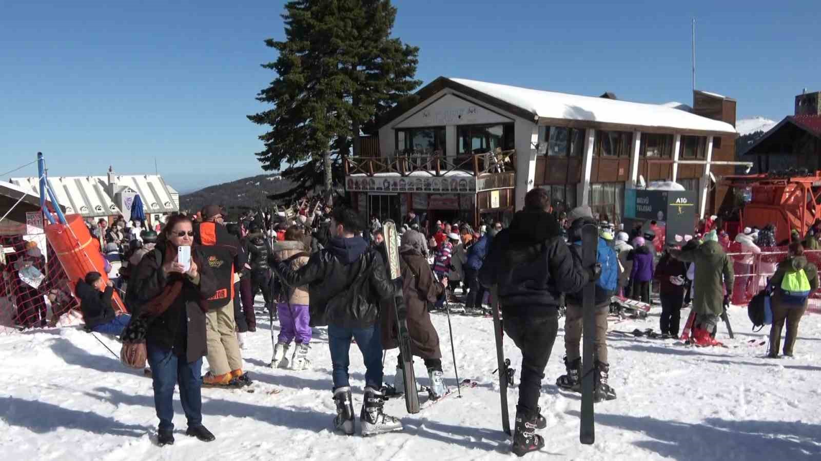 Uludağ’da güneşli hafta sonu: Zirve tatilcilerle doldu
