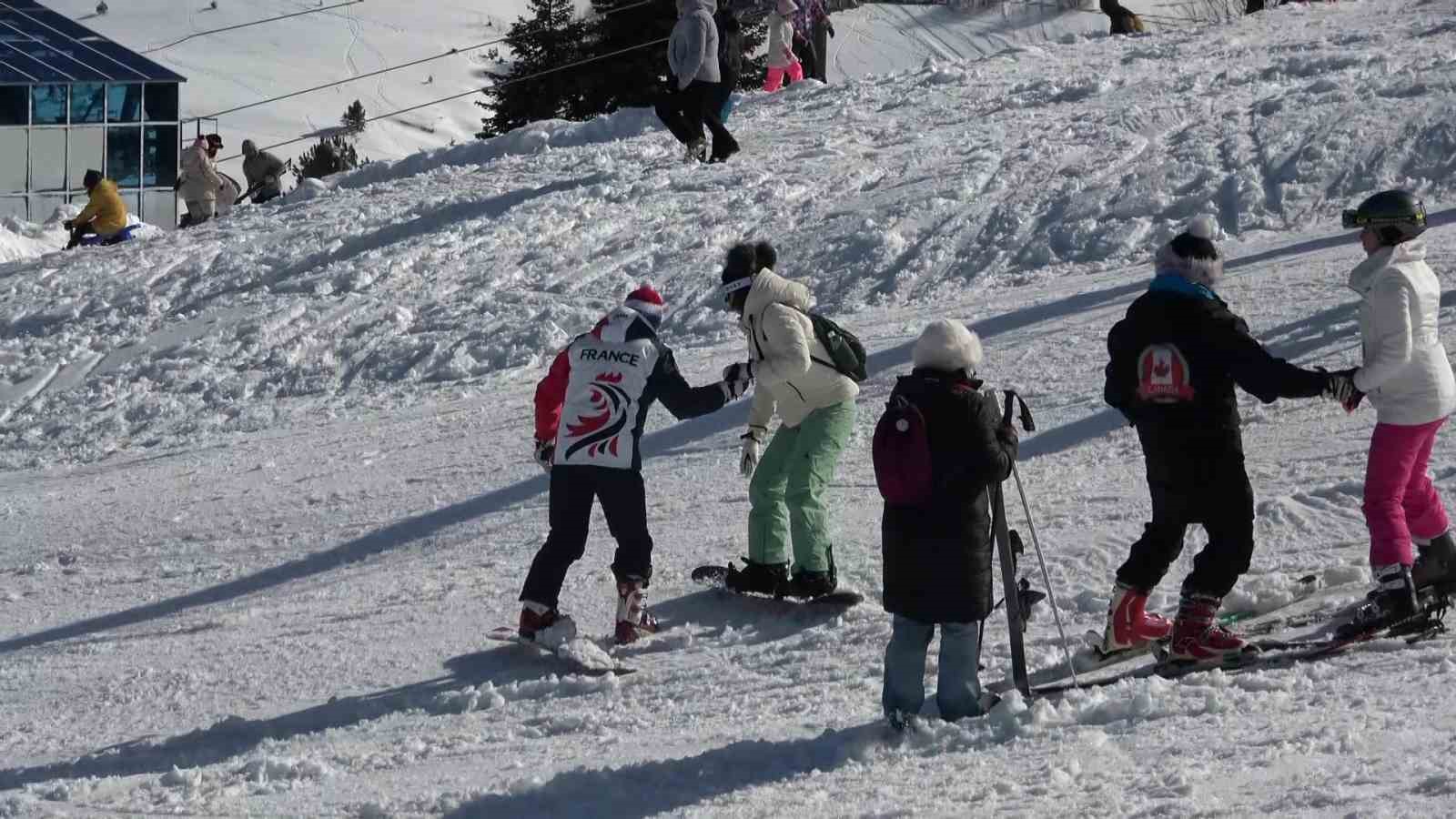 Uludağ’da güneşli hafta sonu: Zirve tatilcilerle doldu
