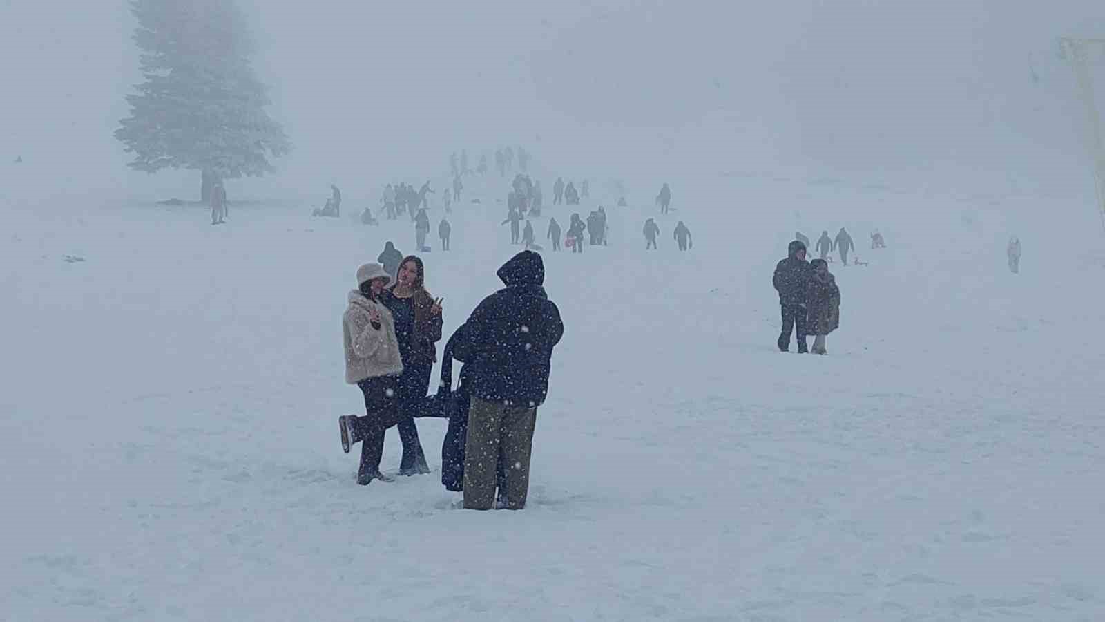 Uludağ’da kar kalınlığı 60 santimetreyi geçti
