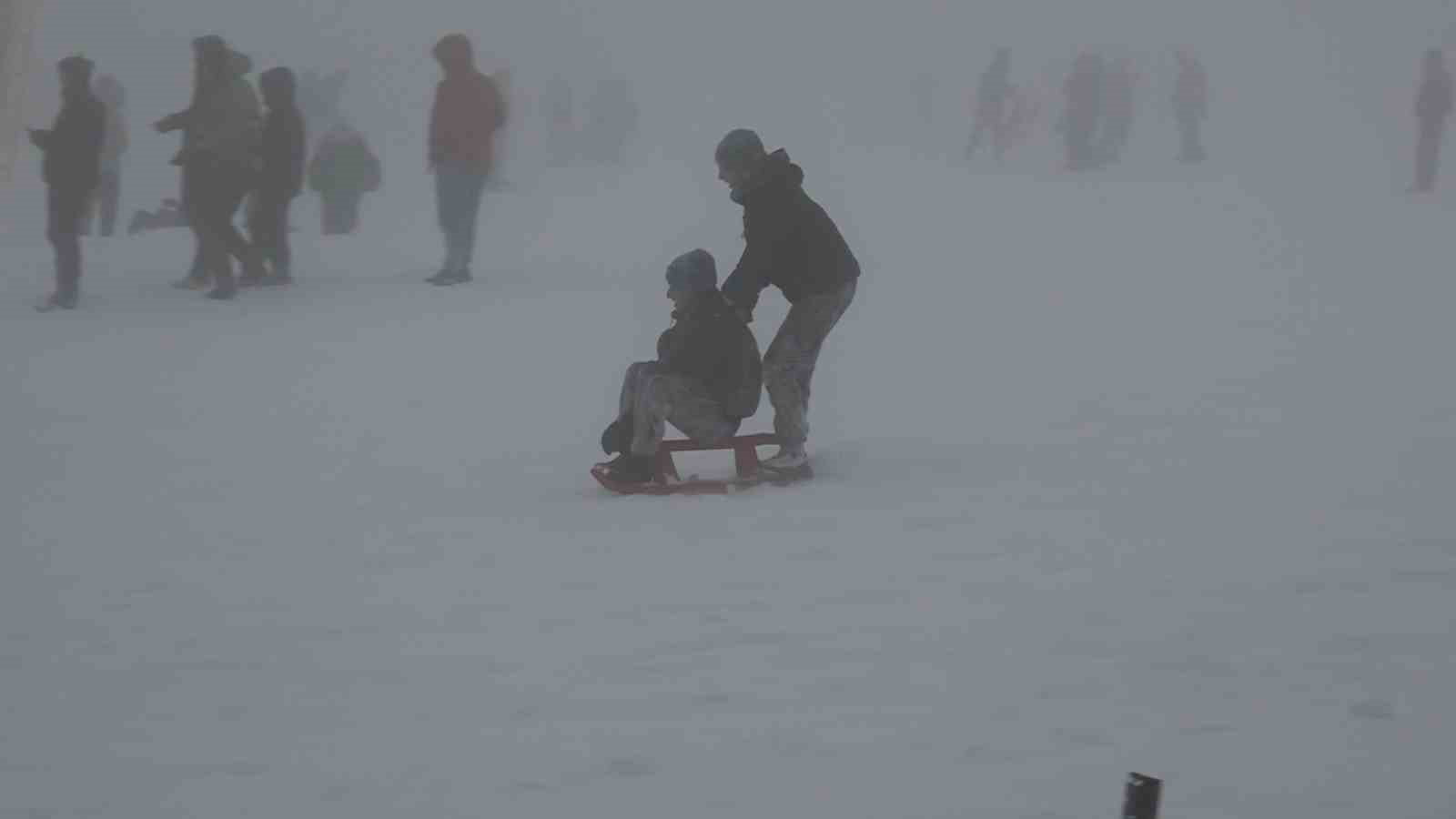Uludağ’da kar kalınlığı 60 santimetreyi geçti
