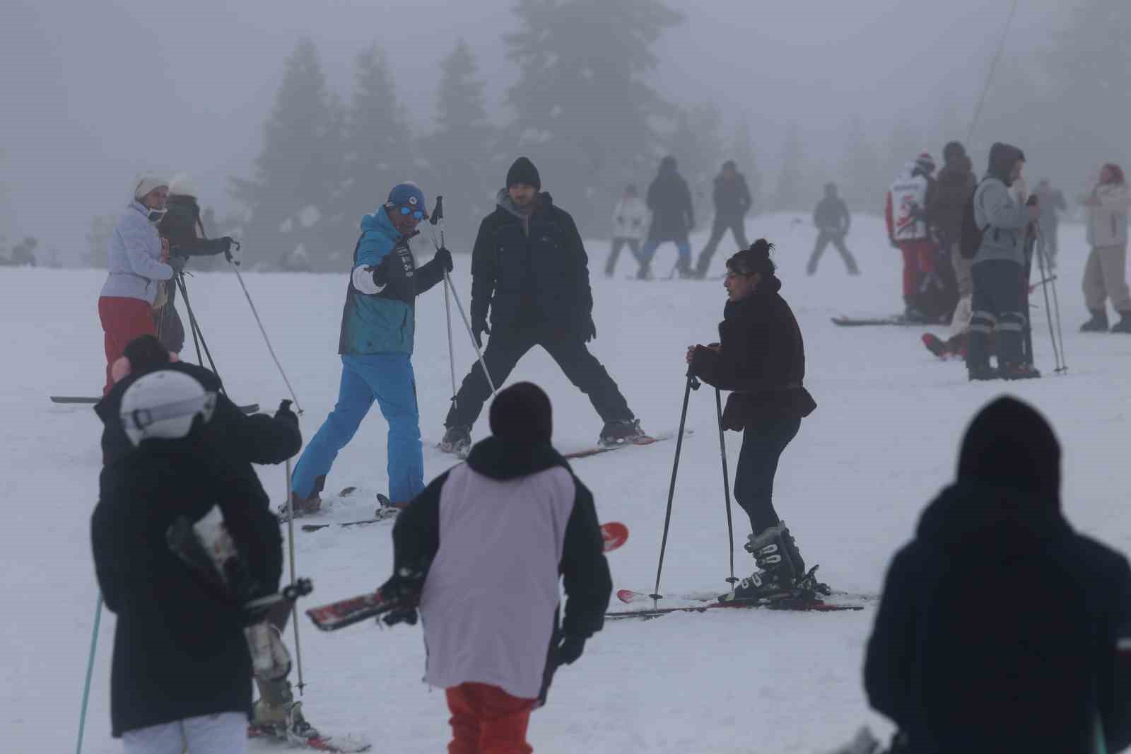 Uludağ’da rekor yoğunluk: 47 bin araç giriş yaptı
