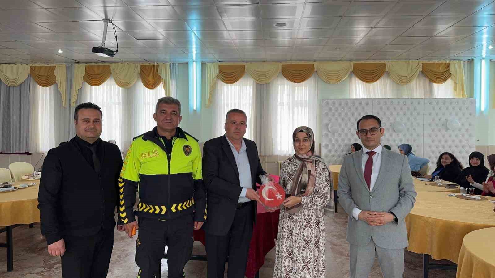 Ulukışla’da pastacılık kursiyerleri hünerlerini sergiledi
