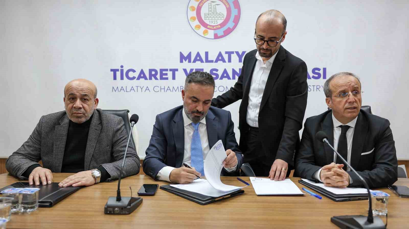 ULUSDER’den Malatya’da savunma sanayine 500 milyon TL’lik dev yatırım
ULUSDER’den Malatya’da savunma sanayine 500 milyon TL’lik dev yatırım