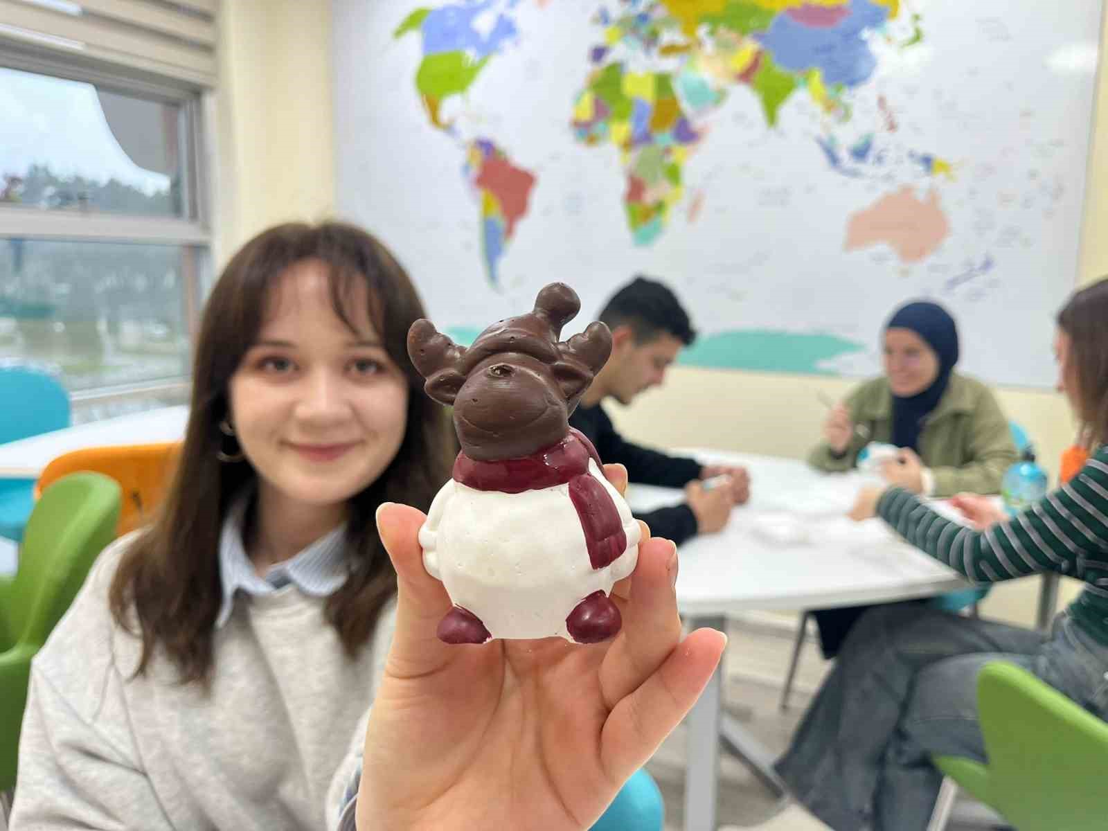 Uluslararası Gençlik Merkezi’nde sanat atölyeleri gençlerle buluşmaya devam ediyor
