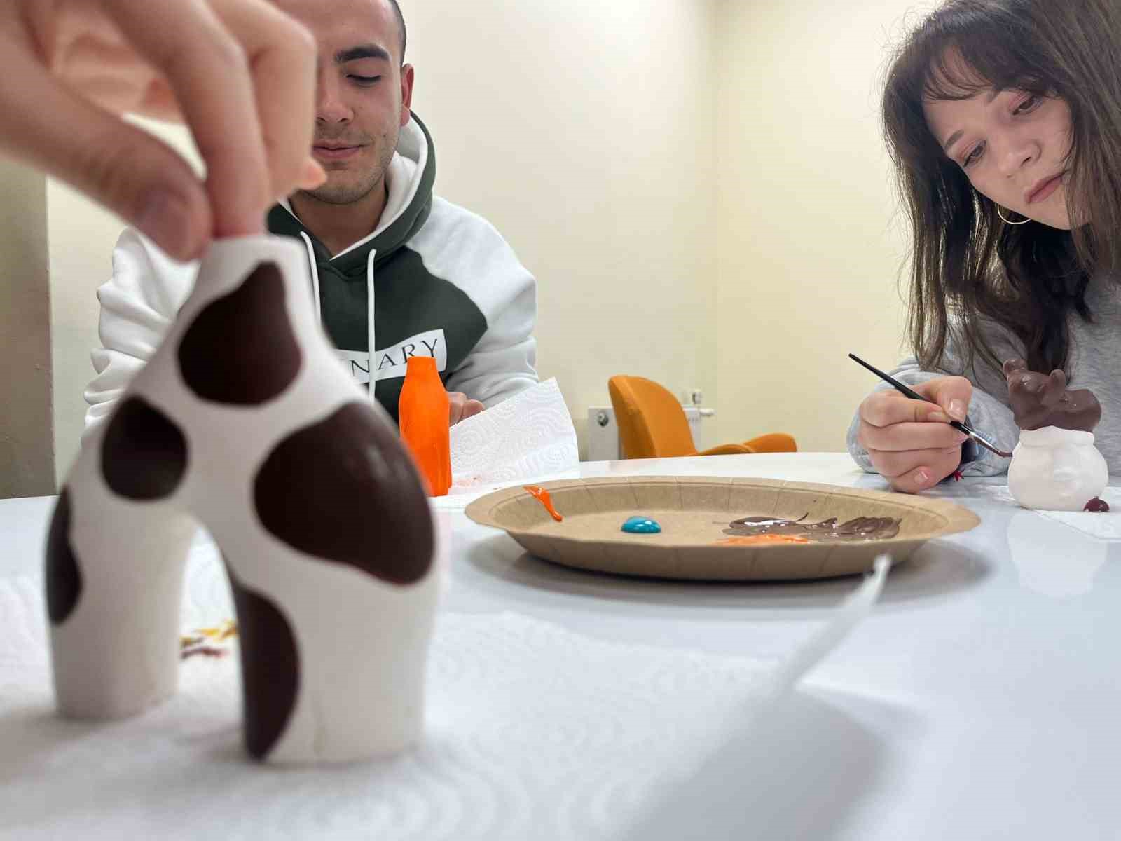 Uluslararası Gençlik Merkezi’nde sanat atölyeleri gençlerle buluşmaya devam ediyor
