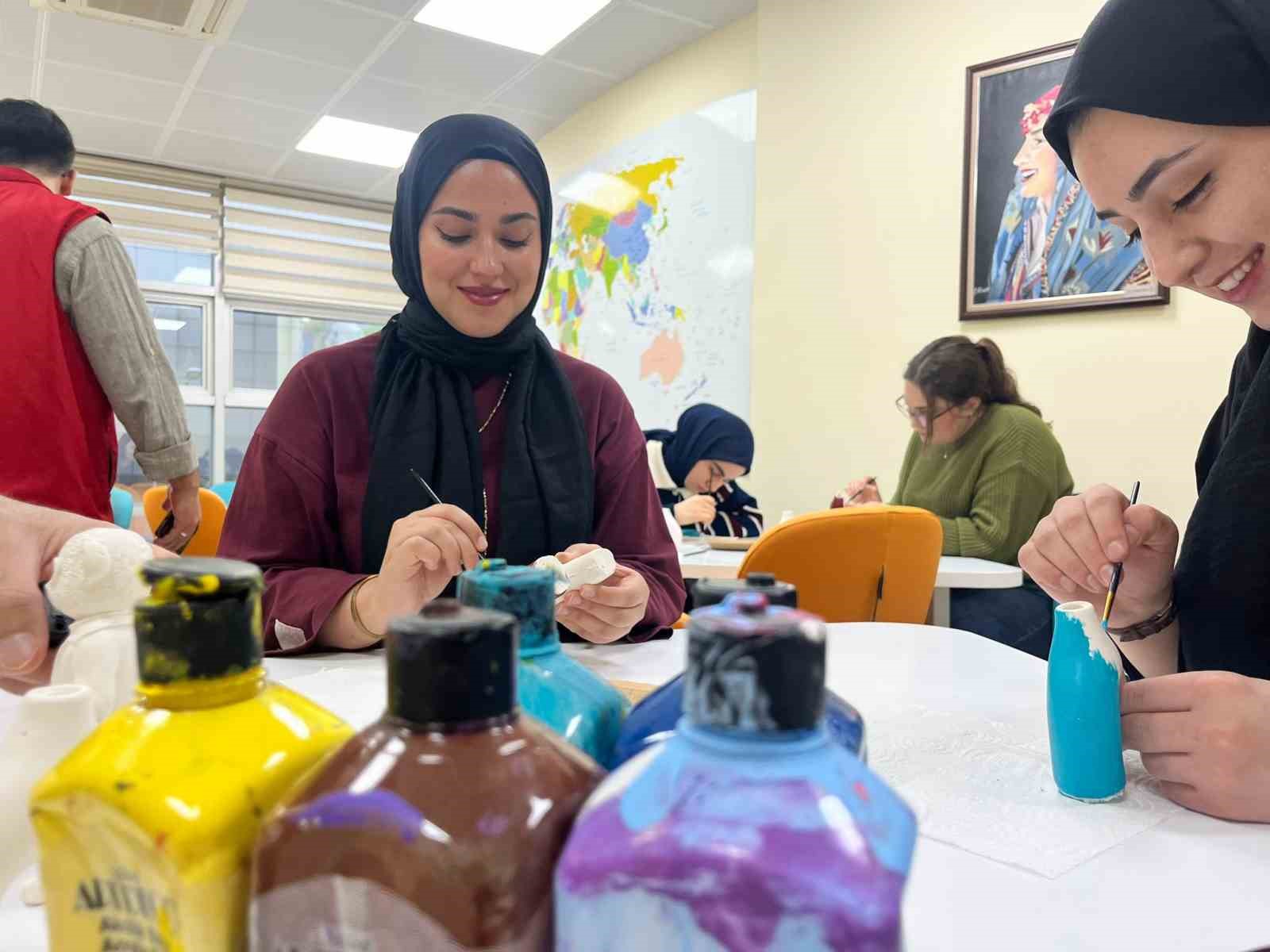Uluslararası Gençlik Merkezi’nde sanat atölyeleri gençlerle buluşmaya devam ediyor
