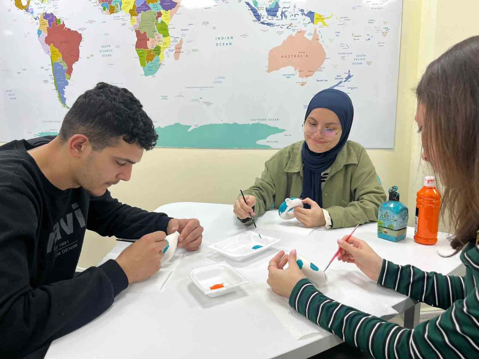Uluslararası Gençlik Merkezi’nde sanat atölyeleri gençlerle buluşmaya devam ediyor
