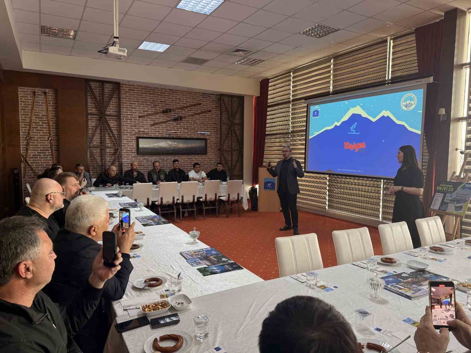 Uluslararası iş birliklerinin yeni durağı Kumsmall
