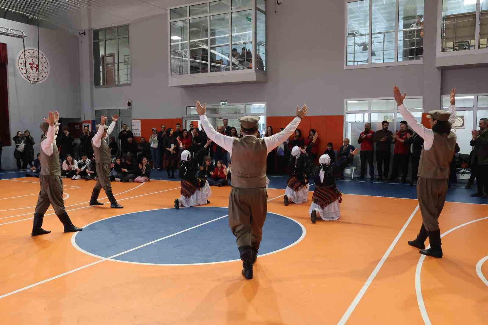 Uluslararası katılımcılar gençlik merkezinde ağırlandı
