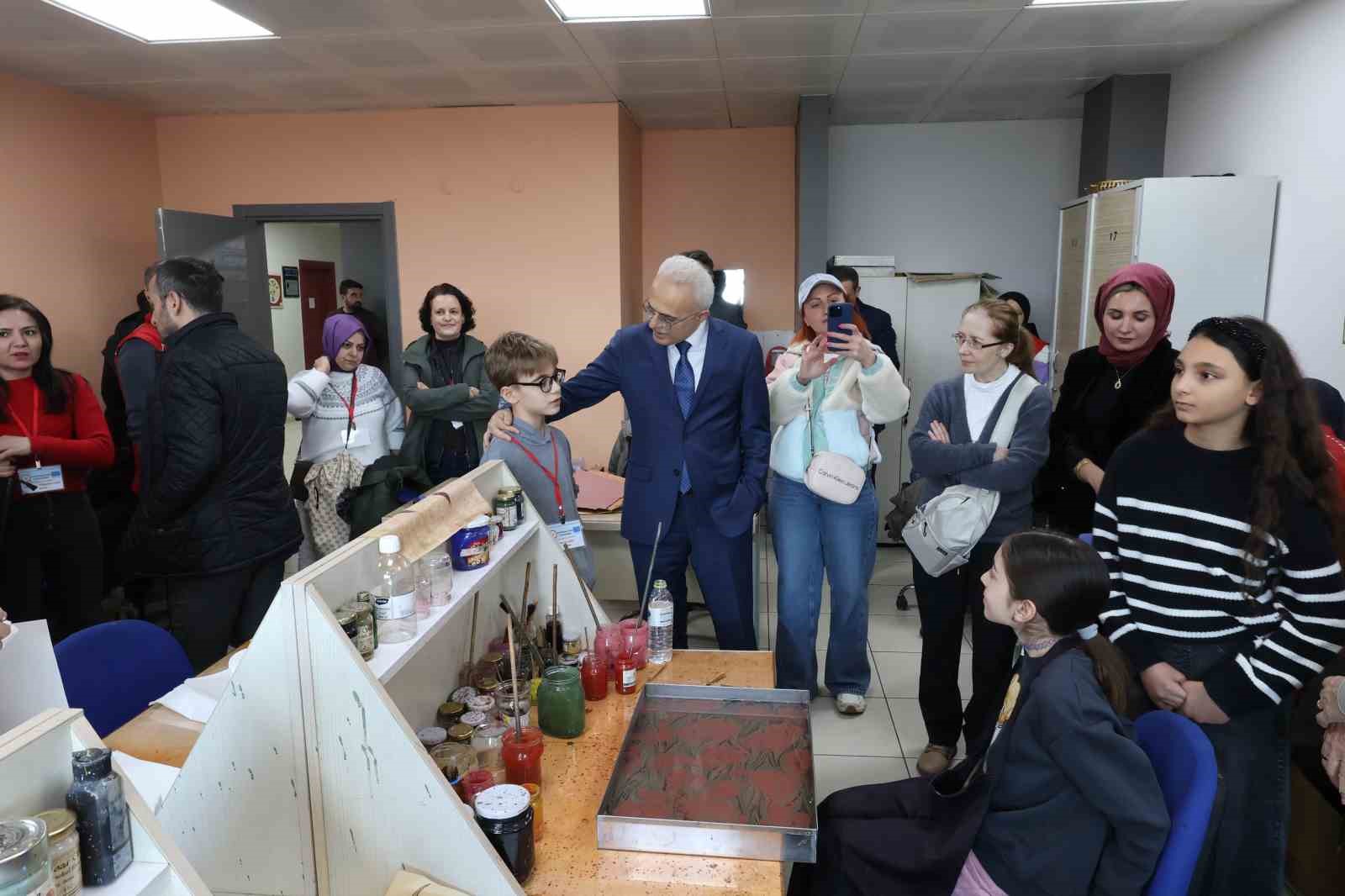 Uluslararası katılımcılar gençlik merkezinde ağırlandı
