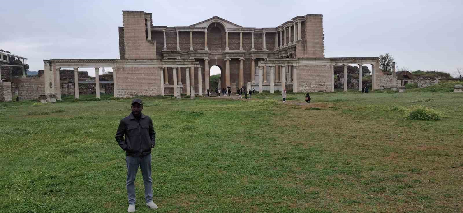 Uluslararası öğrenciler Sardes’te tarihle buluştu
