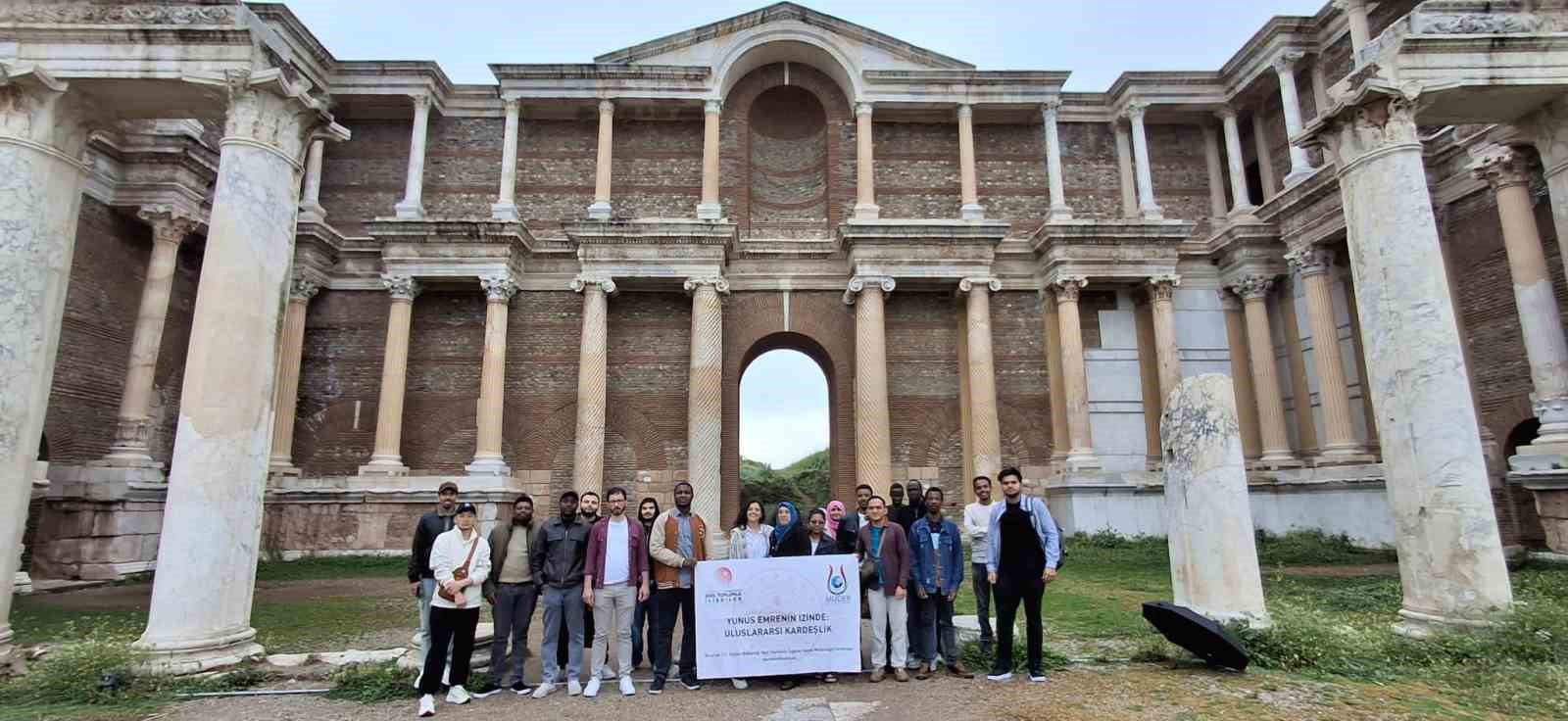 Uluslararası öğrenciler Sardes’te tarihle buluştu

