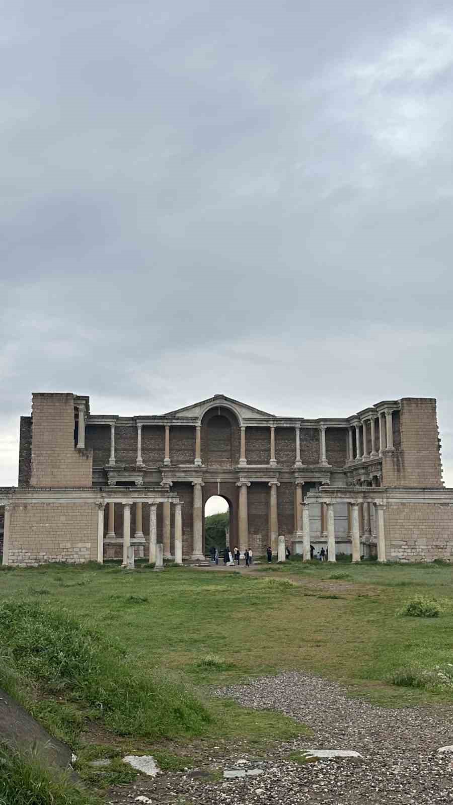 Uluslararası öğrenciler Sardes’te tarihle buluştu
