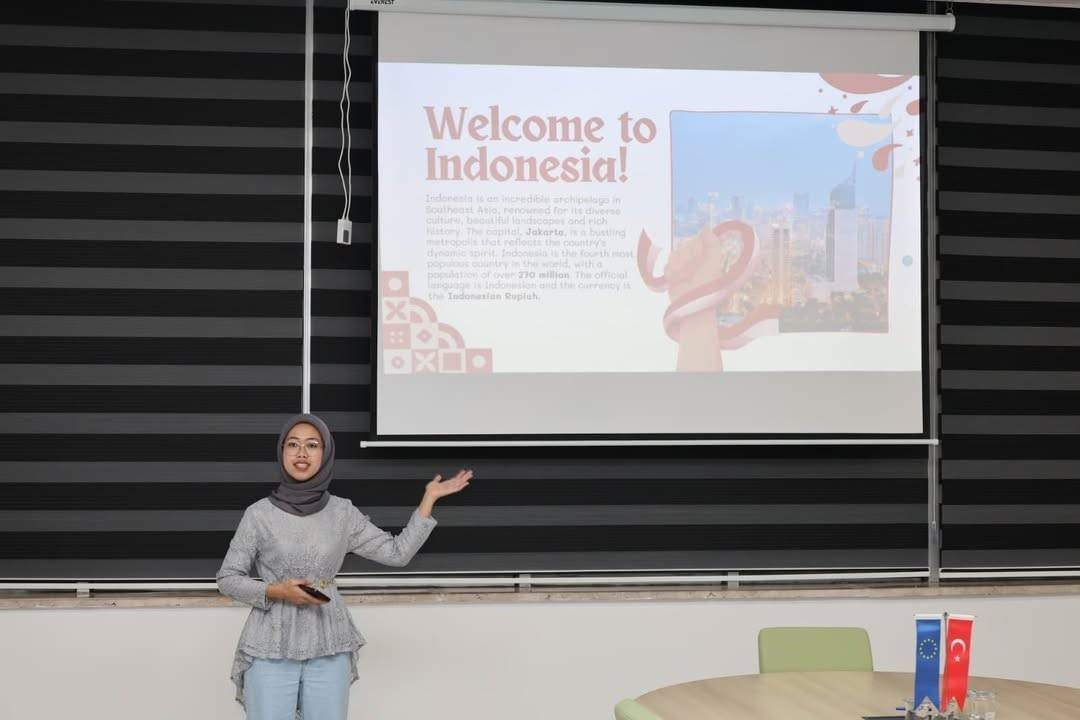 Uluslararası öğrencilerden "Benim Ülkem, Benim Kültürüm" etkinliği
Uluslararası öğrencilerden "Benim Ülkem, Benim Kültürüm" etkinliği