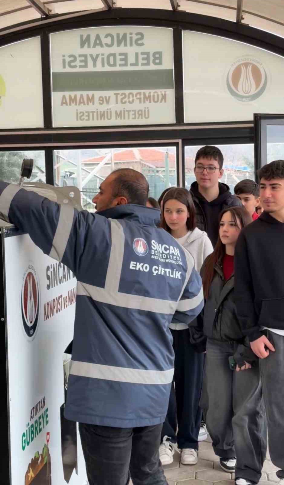 Uluslararası Sıfır Atık Günü’nde Sincan’da öğrencilere çevre eğitimi
Uluslararası Sıfır Atık Günü’nde Sincan’da öğrencilere çevre eğitimi