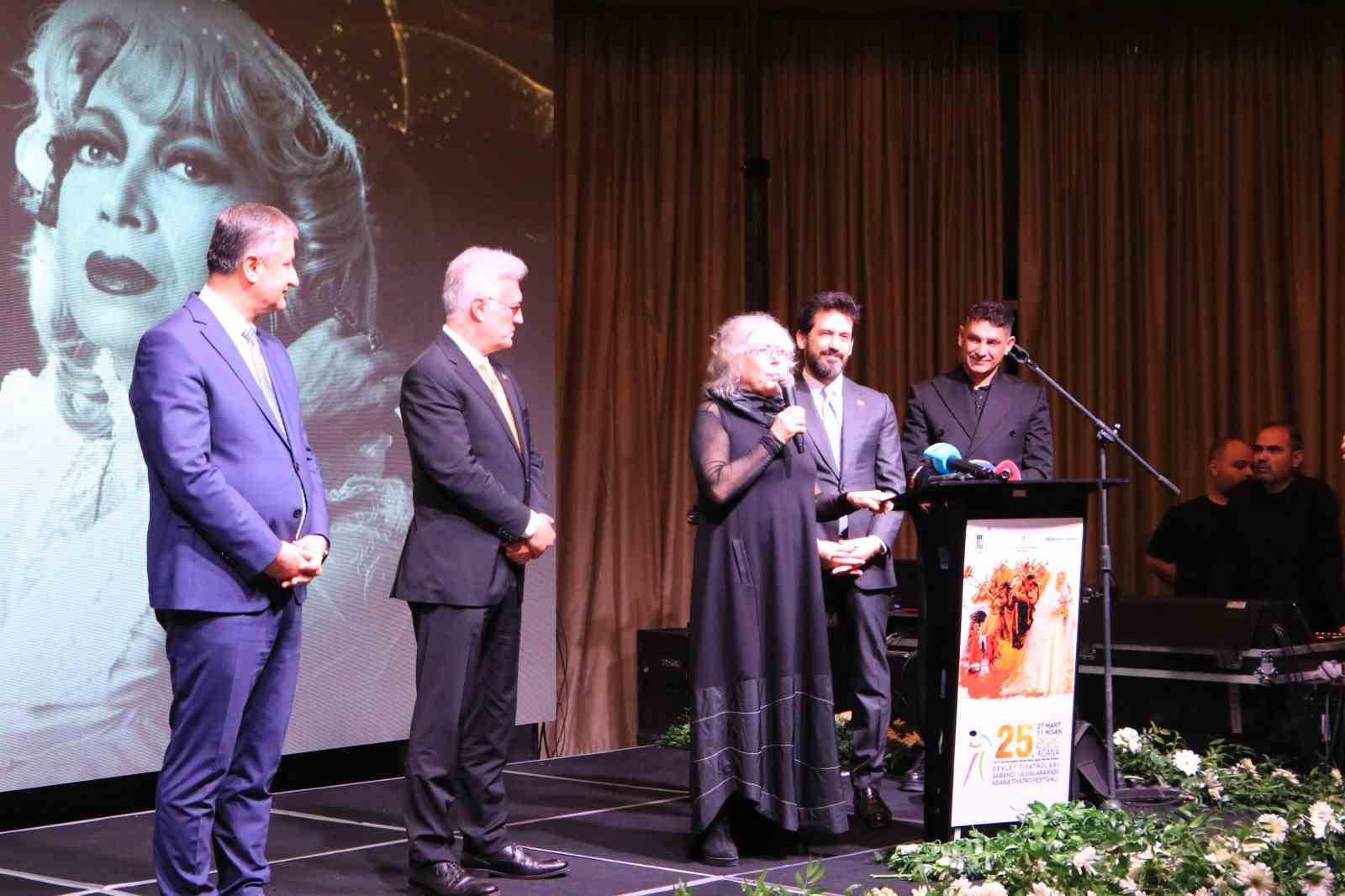 Uluslararası Tiyatro Festivali’nde, "Yaşam Boyu Başarı Ödülü" sahibini buldu
