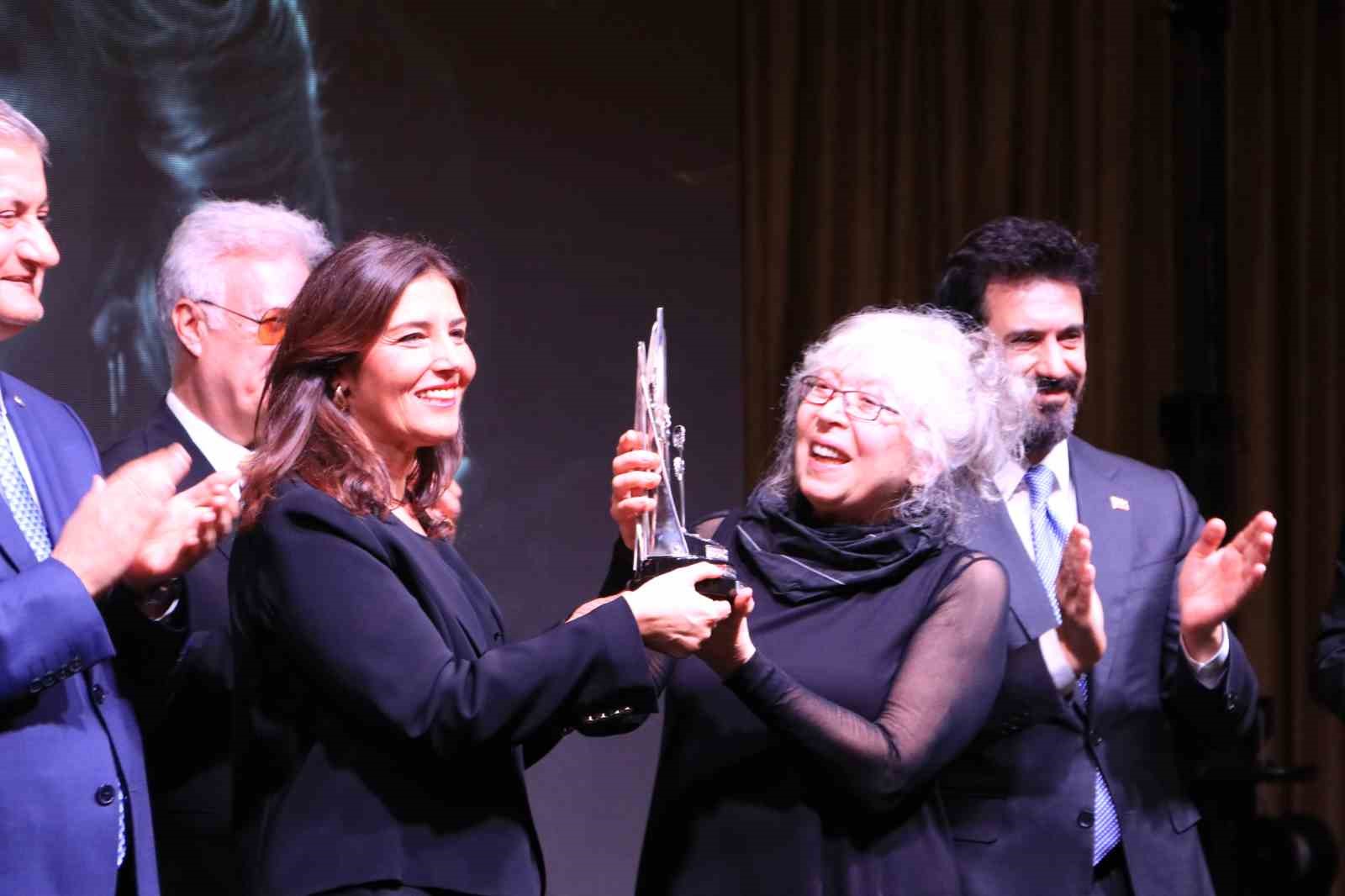 Uluslararası Tiyatro Festivali’nde, "Yaşam Boyu Başarı Ödülü" sahibini buldu
