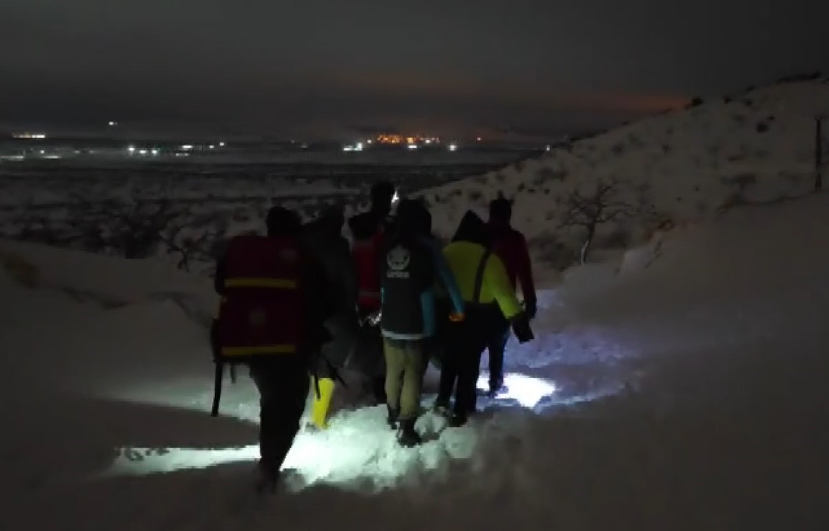 UMKE, araçları kara saplanınca vakaya yürüyerek ulaştı

