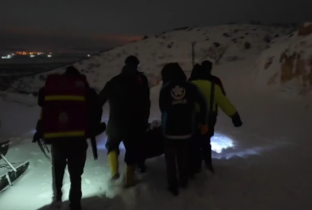 UMKE, araçları kara saplanınca vakaya yürüyerek ulaştı
