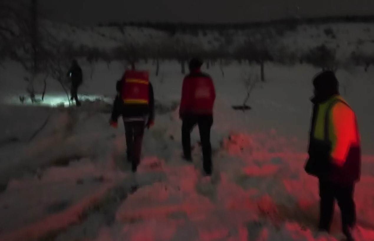 UMKE, araçları kara saplanınca vakaya yürüyerek ulaştı
