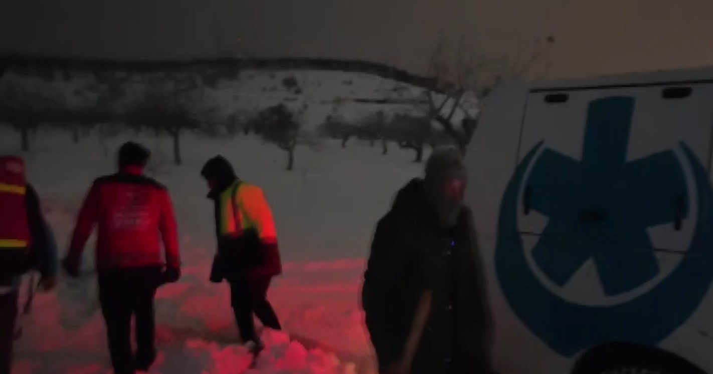 UMKE, araçları kara saplanınca vakaya yürüyerek ulaştı
