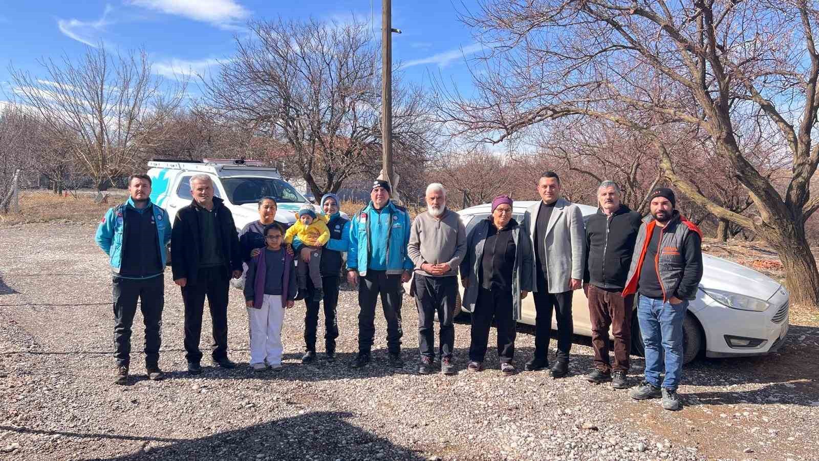 UMKE ekipleri enkazdan kurtardıkları depremzede aileyle 3 yıl sonra buluştu
