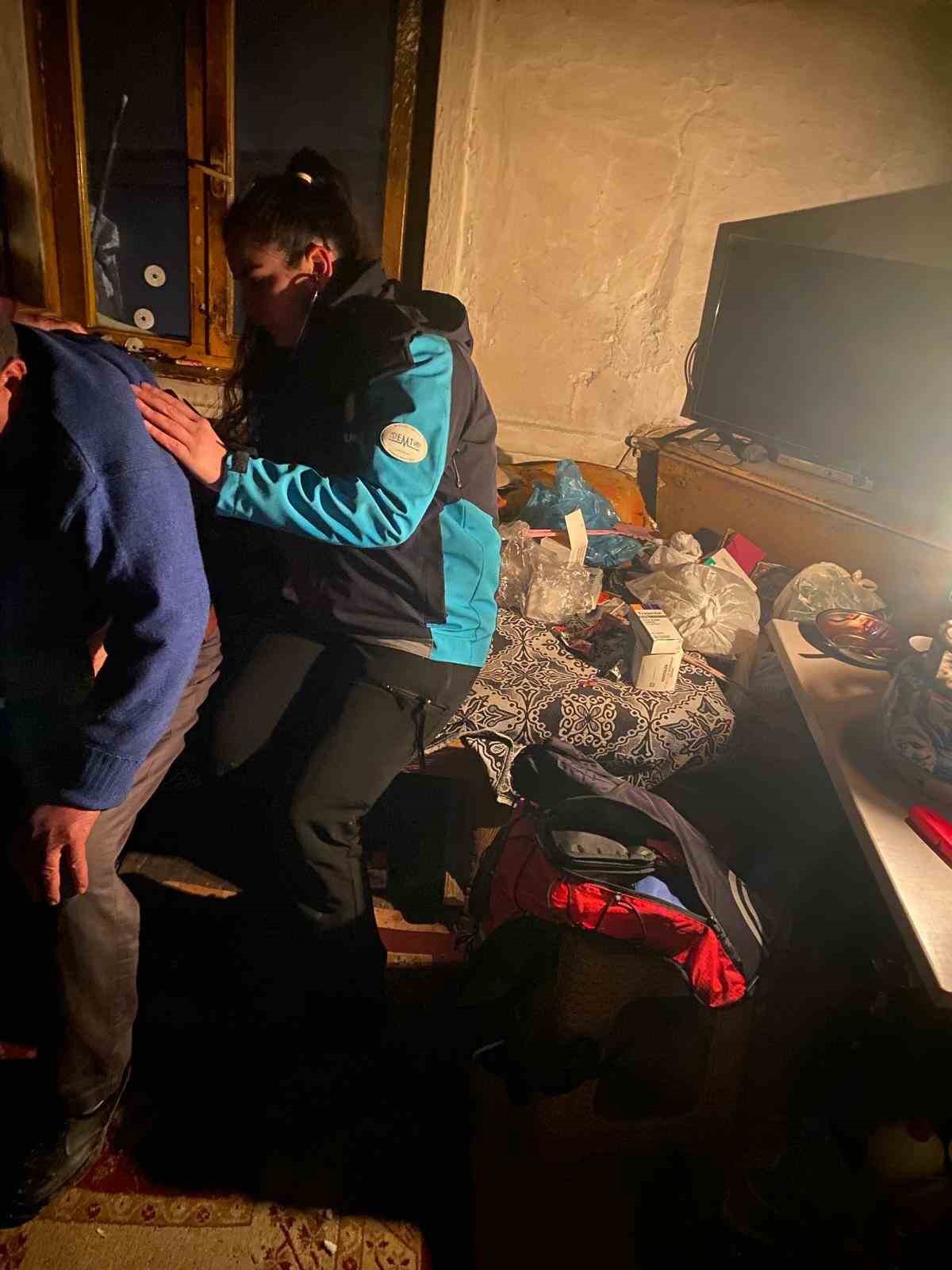 UMKE ekipleri köylerde mahsur kalan hastalar için seferber oldu
