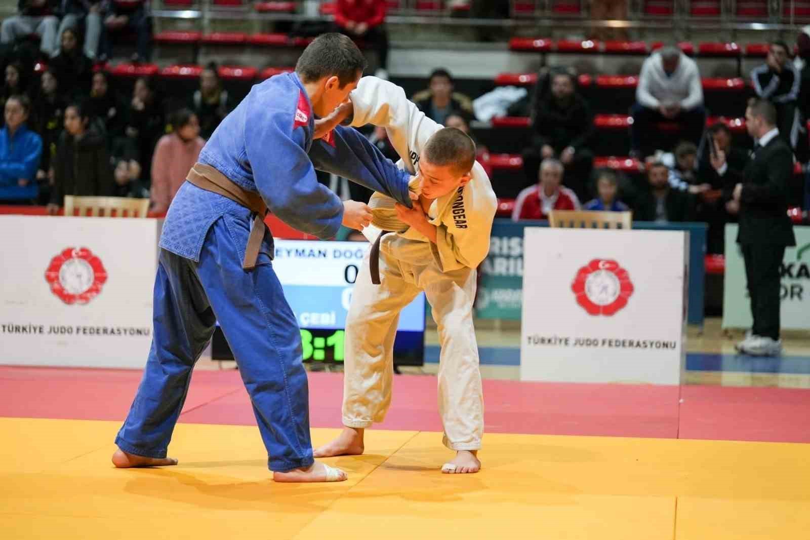 Ümraniye Belediyesi Spor Kulübü’nden Türkiye Şampiyonası’nda çifte altın
