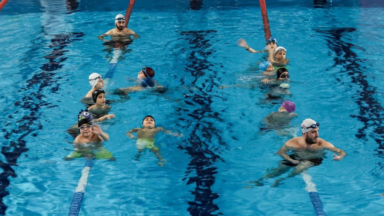 Ümraniye Belediyesi yüzme sporunu herkes için erişilebilir kılıyor

